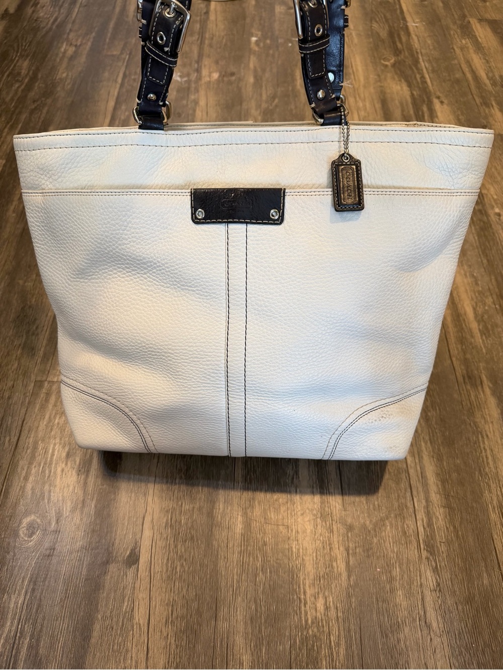 Coach Hamilton White Pebbled Leather Tote Bag Black Detailing Buckle Straps - Picture 2 of 9
